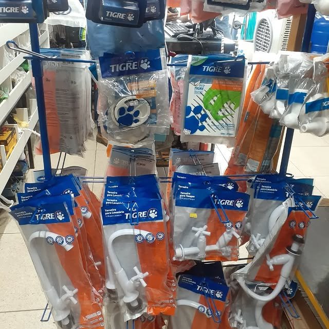 Torneiras e chuveiros de qualidade com design moderno para banheiros e cozinhas